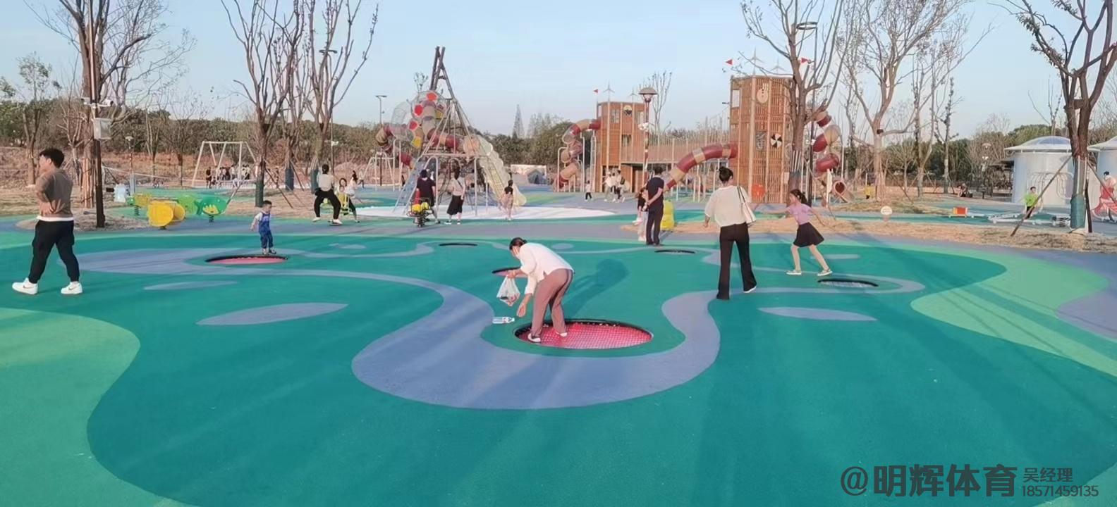 左贡公园跑道是用什么材料做成的